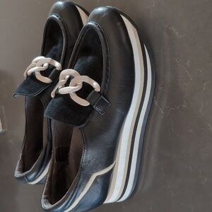 Gently used 38 7.5 Soft Waves platform loafers